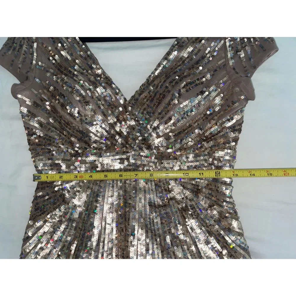 JOVANi Cap Sleeve V-neck Mini Gold Iridescent Sequins Size 4 party new year prom - Picture 8 of 9